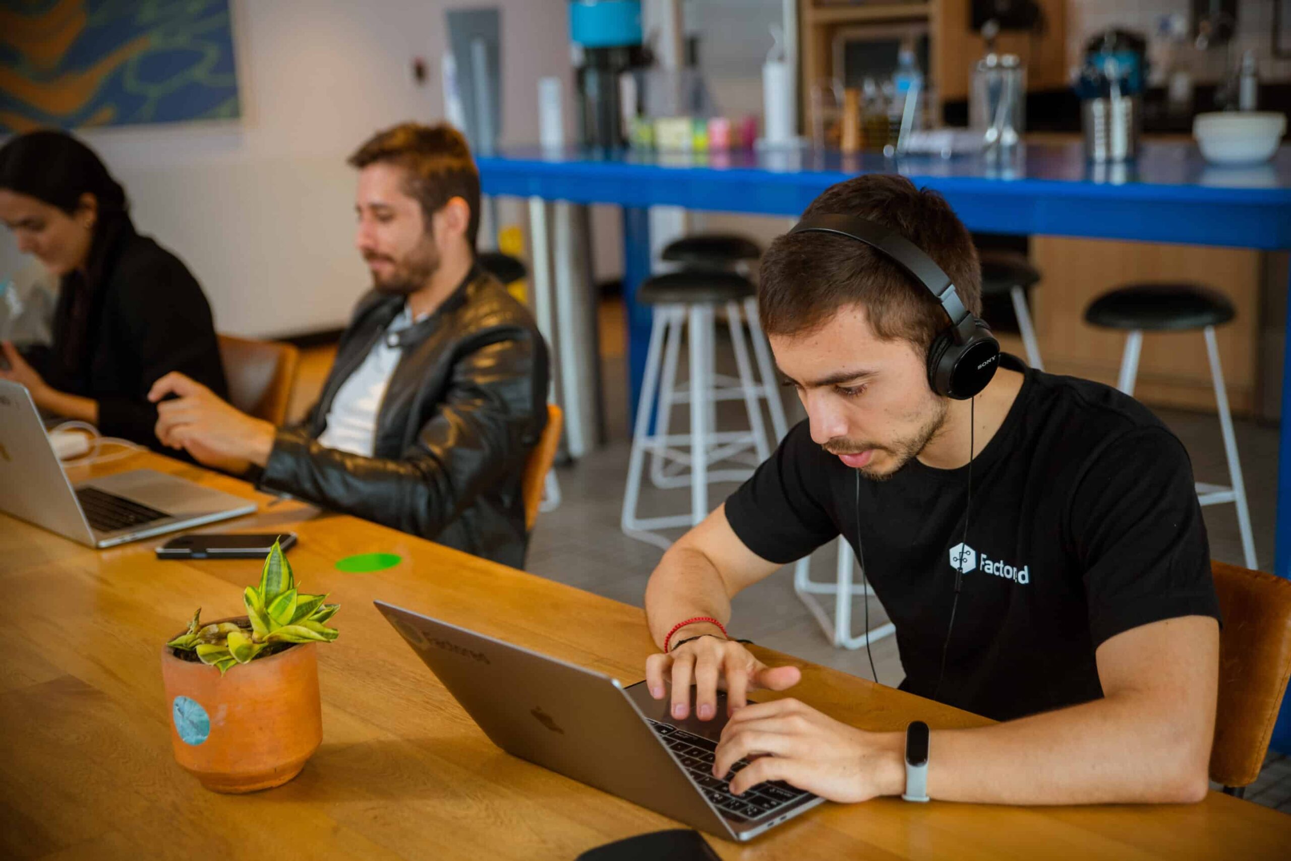 Exporting knowledge and closing the AI talent gap: A conversation with Israel Niezen, CEO of Factored Featured Image